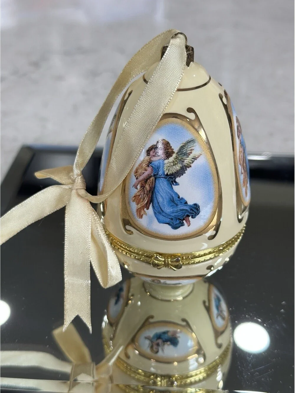 Vintage Mr Christmas Porcelain Egg Ornament Beautiful Piece Valerie Parr Hill